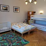 Family Apartment With Two Bathrooms Near To City Center