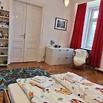 Family Apartment With Two Bathrooms Near To City Center