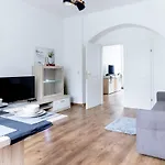Brand New Märzstraße Apartment