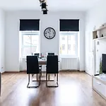Brand New Märzstraße Apartment