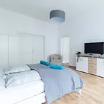Brand New Märzstraße Apartment