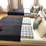 New, Bright Apartment Near The Metro!