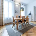 Historic & Luxurious By Jr City Apartments