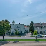 Maureen Lovely 2 Bedroom Unit With Community Pool