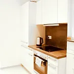 Sunny Apartment 10 Min Away From Stephansplatz!