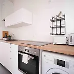 Modern Living In City Center - Fully Equipped