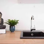 Modern Living In City Center - Fully Equipped
