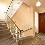 City Apartment With Netflix, Central And Near Metro, 8