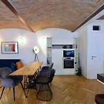 Your Stylish Basement Loft Close To Schoenbrunn