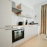 Modern And Lovely Apartment Next To Subway Station