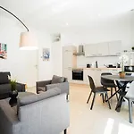 Modern And Lovely Apartment Next To Subway Station