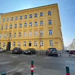 Trendy Apartment Near Schloss Schoenbrunn