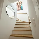 Orestaliving - Penthouse With Designer Renovation