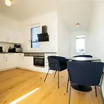 Orestaliving - Penthouse In 2Nd District With View