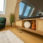 Orestaliving - Penthouse In 2Nd District With View