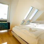 Orestaliving - Penthouse In 2Nd District With View