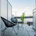 Orestaliving - Penthouse With Designer Renovation