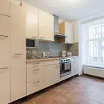 Spacious Central Apartment