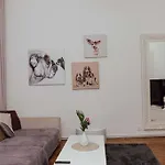 Modern Stylish Comfortable 2 Bedroom Apartment