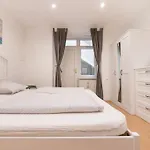 Spacious Central Apartment