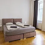 Central Living Apartments - Schoenbrunn