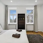 Big Spacious Central Apartment In Vienna