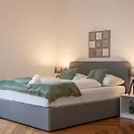 Roomy 2Br Apt. Near Akh -Perfect For Longstays