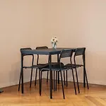 Roomy 2Br Apt. Near Akh -Perfect For Longstays