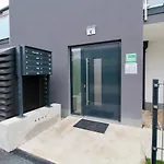 Modern Balcony Apartment With Free Parking