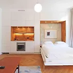 Smart Apt Mit Balkon Am Augarten Park Naehe Zentrum
