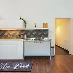 Delightful Apartment - Near Subway
