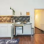 Delightful Apartment - Near Subway