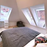 Stilvolle Dachgeschosswohnungen Mit Balkon In Innenstadt Naehe