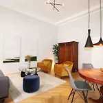 Center Apt In Best Area Near Park & Danube 20\'To Airport