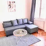Brand New Spacious & Stylish Aptmt In City-Centre
