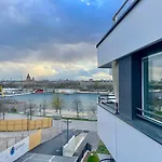 Riverfront Apartment With Balcony And Ac