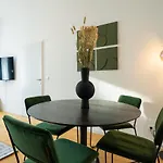 Brand-New Apartment With A Breathtaking Design Located Right Near Belvedere Castle, 15 Minutes From City Centre