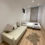 Cozy 8-Person Home In Vienna Located At Haberlgasse 82 N1