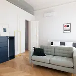 2-Bedroom Apartment With Private Library