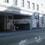 Pilgramgasse U4 - City Center Location