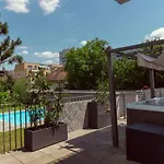 Dream Getaway Apartment With Jacuzzi And Pool
