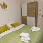 Dream Getaway Apartment With Jacuzzi And Pool