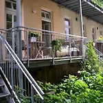Central Vienna Apartment With Garden View