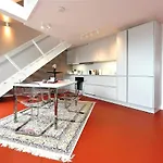 Julius 1 - Duplex Apartment 5 Mins To City Center
