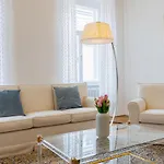 120 M2 4-Rooms Apartment In A City Center