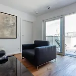 Stylisches Apartment In Zentraler Gruenruhelage Mit Garagenplatz