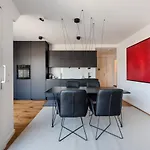 Stylisches Apartment In Zentraler Gruenruhelage Mit Garagenplatz