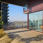 Deluxe Apartment & Rooftop-Pool