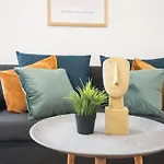 Stylish Flat In Beautiful Area!