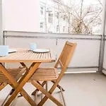 Retro Chic - Charming Apartment Near Augarten